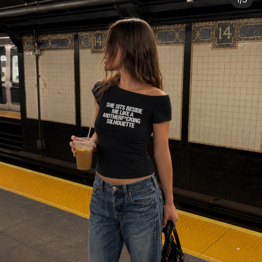 Like a silhouette Off-the-Shoulder T-Shirt