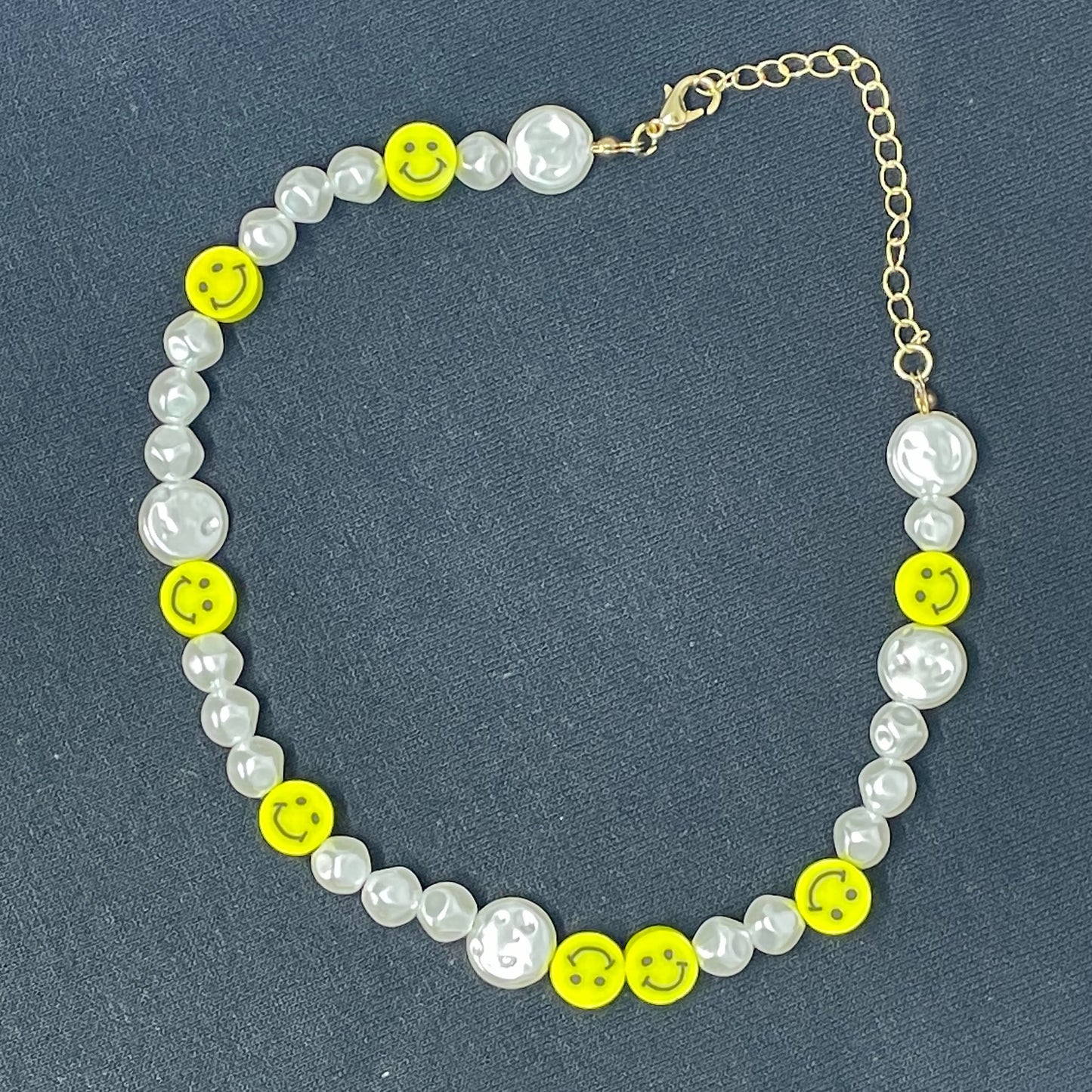 Smiley Face Pearl - Choker